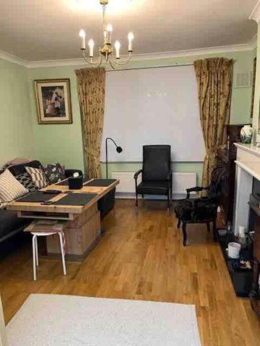 Appartamento Kensington With 2 Bedrooms 1 Living And Patio *